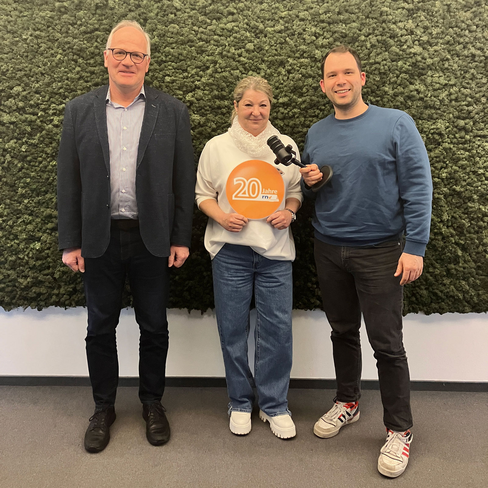 Betriebsleiter Franz-Wilhelm Coppius, Koordinatorin Dienstkleidung Petra Paulus und Podcast-Moderator Jens Schneider