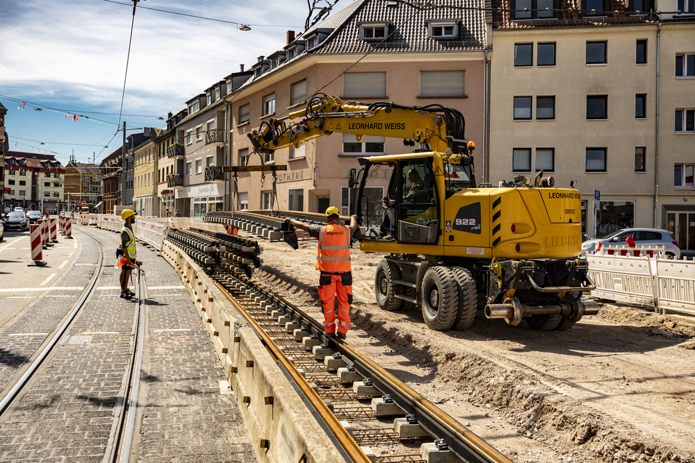 Im Bauprojekt "Neugestaltung der Dossenheimer Landstraße" werden aktuell neue Gleise gebaut.