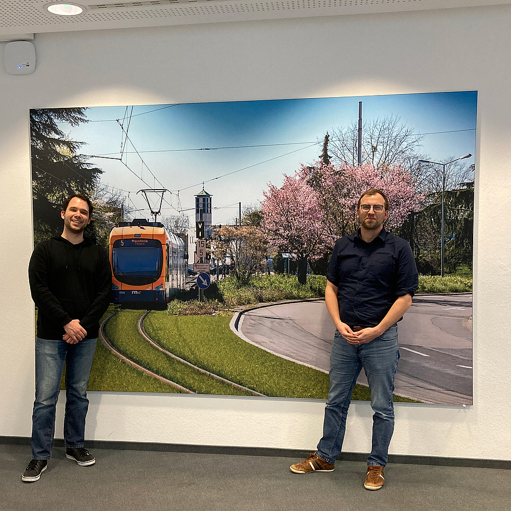 Moderator Jens Schneider im Gespräch mit Marcel Hebeler, Bereichsleiter Vertrieb und Tarif bei der rnv