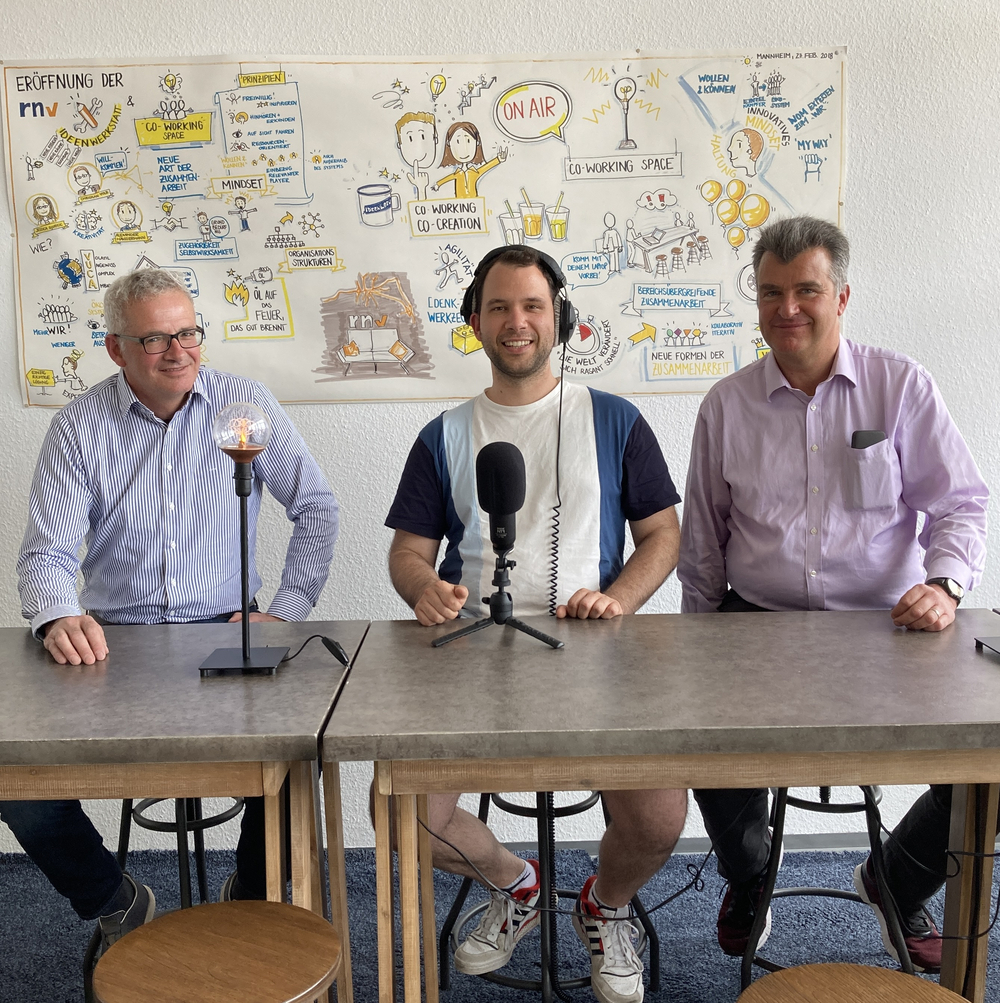 Moderator Jens Schneider im Gespräch mit Boris von Krueger, Angebotsplaner der rnv für Ludwigshafen und Eberhard Küssner, Gesamtprojektleiter Hochstraßen bei der Bauprojektgesellschaft Ludwigshafen (BPG)