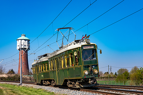 Außenansicht des dunkelgrünen rnv-Salonwagens