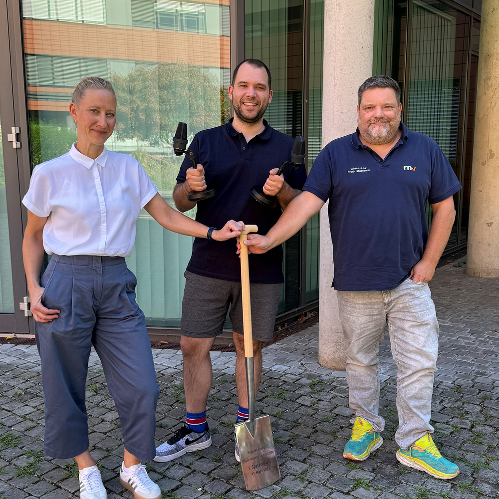Moderator Jens Schneider im Gespräch mit Frank Hagendorn, dem Projektleiter der Baumaßnahme, und Victoria Pfaff, zuständig für die Baustellenkommunikation